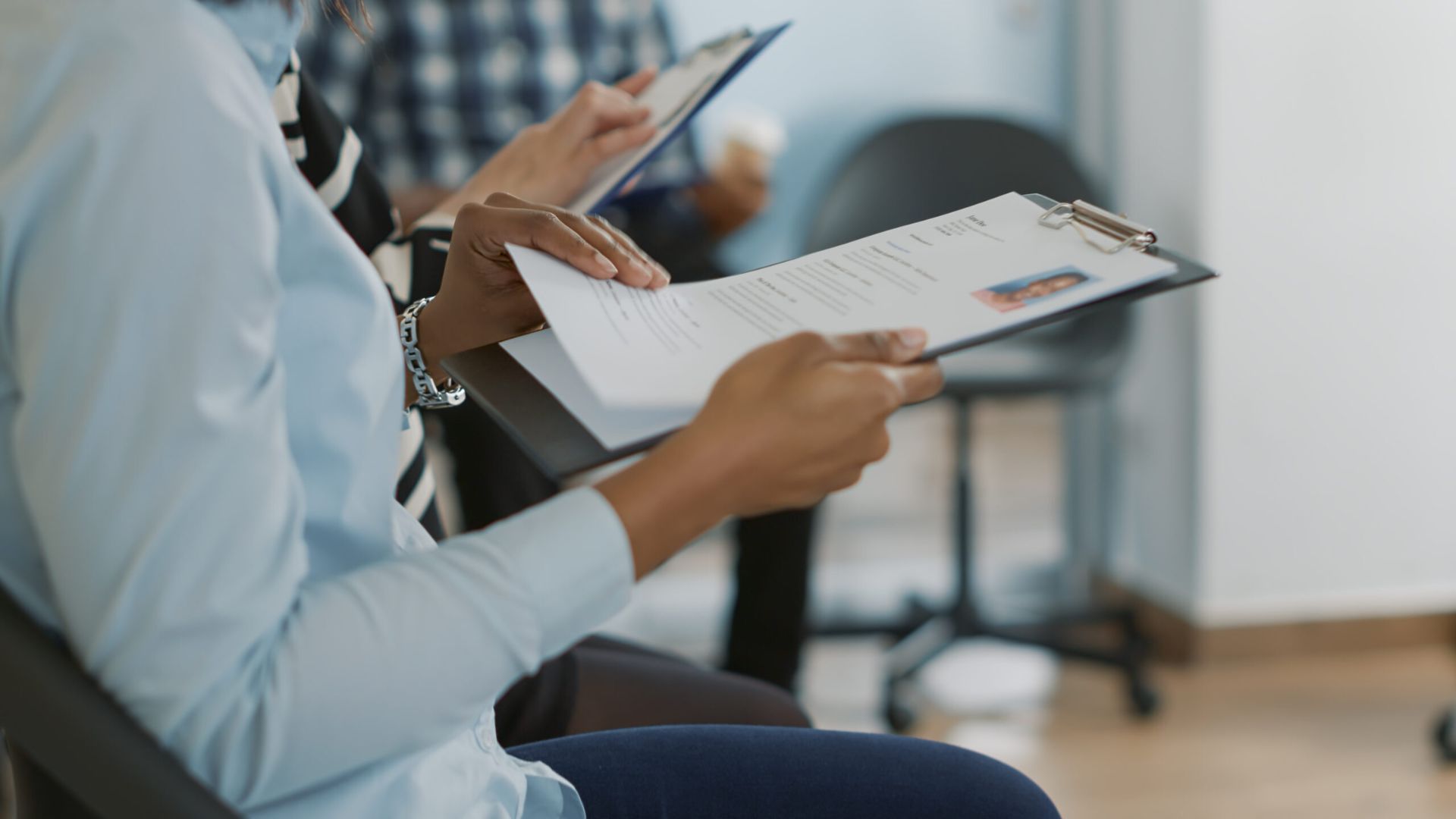 How can small businesses compete with larger firms using HR consultancy